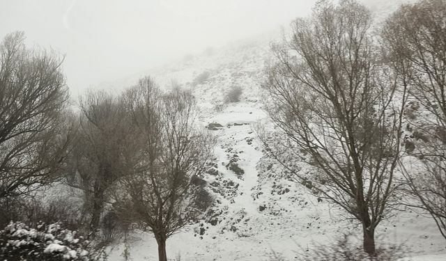 Kar yağışı Eskişehir'in kırsalında etkisini göstermeye devam ediyor