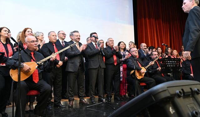 Vali Aksoy “Öğretmenlerin Gönlünden Nağmeler” adlı Türk Halk Müziği konserine katıldı