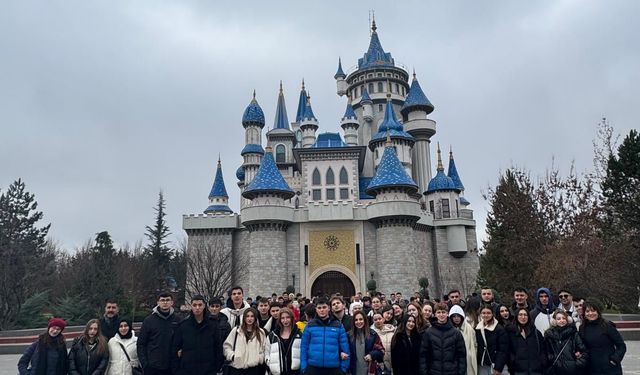 Öğrencilerden Ankara ve Eskişehir’e üniversite tanıtımı ve kültür gezisi