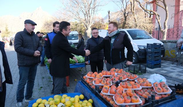 Başkan Dökmeci pazar esnafıyla buluştu