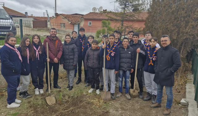 Eskişehir'de öğrenciler Kireç Köyü'ne yeşil dönüşüm gerçekleştirdi