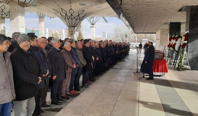 Eski Anayasa Mahkemesi Başkanvekili Üstün hayatını kaybetti