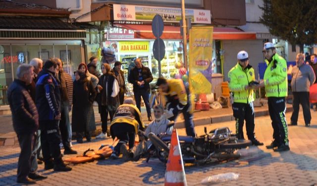 Hafif ticari araç ve motosiklet çarpıştı: 1 yaralı