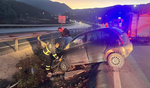 Eskişehir yolunda refüj faciası: 1'i ağır 2 yaralı