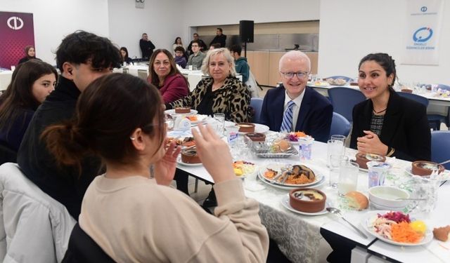 Anadolu Üniversitesi'nde engelli öğrenciler için akşam yemeği düzenlendi