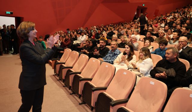 “Lüküs Hayat” müzikali on yıl aranın ardından Eskişehir’de yeniden sahnelendi