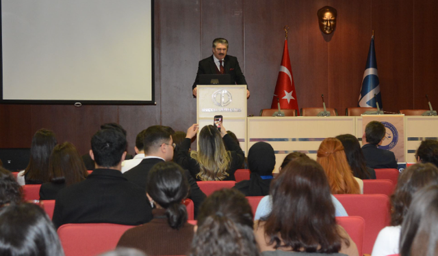 Kaymakam Ulu, Hukukta Kariyer Zirvesi'nde öğrencilere deneyimlerini aktardı