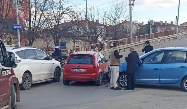 Eskişehir'deki o kavşakta yine kaza oldu! "Ne zaman düzenleme yapacaklar?"