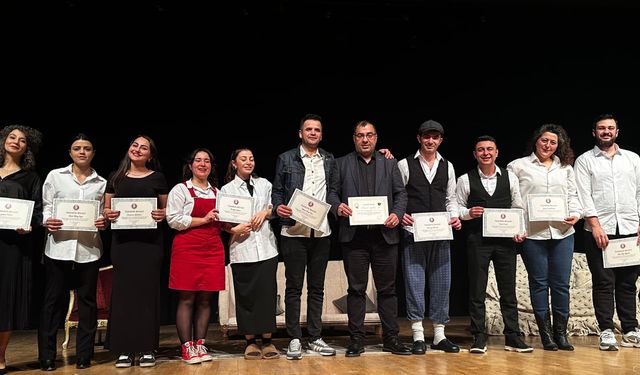 Eskişehir'de "Hastalık Hastası"  adlı tiyatro gösterisi beğeni topladı