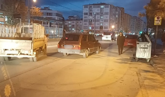 Eskişehir'de pes dedirten görüntü: Aracını yolun ortasına bırakıp gitti