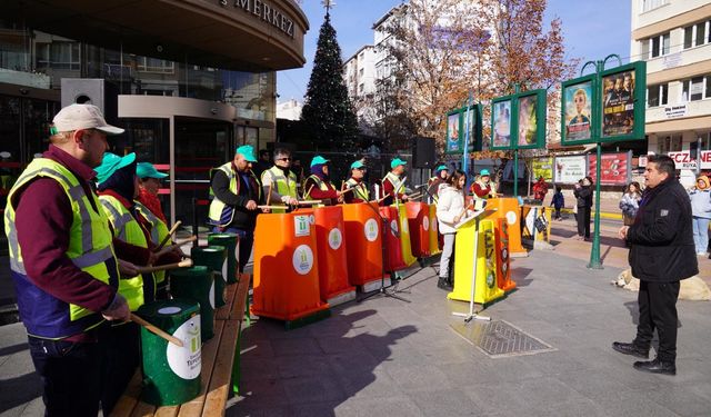 Eskişehirli temizlik emekçilerinden açık hava konseri