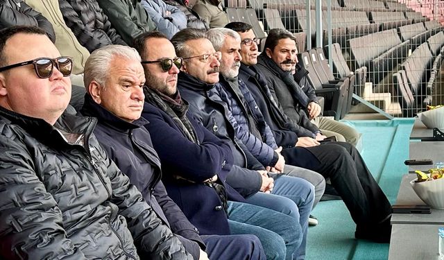 İl Müdürü Hasan Kalın Eskişehirspor maçını tribünden izledi