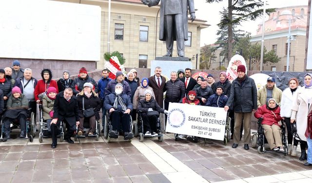 Eskişehir'de Engelliler Günü nedeniyle çelenk sunma töreni gerçekleştirildi