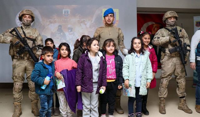 Sarıcakaya'da jandarma teşkilatı çocuklara eğitim verdi