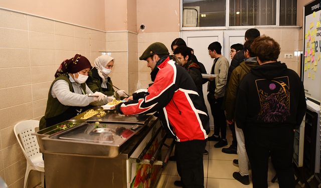 Eskişehir'de öğrencilere ücretsiz yemek hizmeti devam ediyor