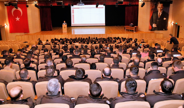 Eskişehir'de 'Çarşı ve Mahalle Bekçilerine Yönelik Mevzuat Bilgisi ve Kılık Kıyafet' semineri düzenlendi