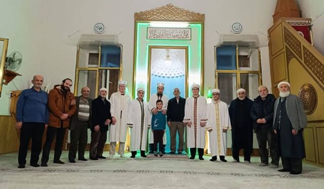 Eskişehir İslami İlimler Vakfı'ndan hatimle teravih namazı