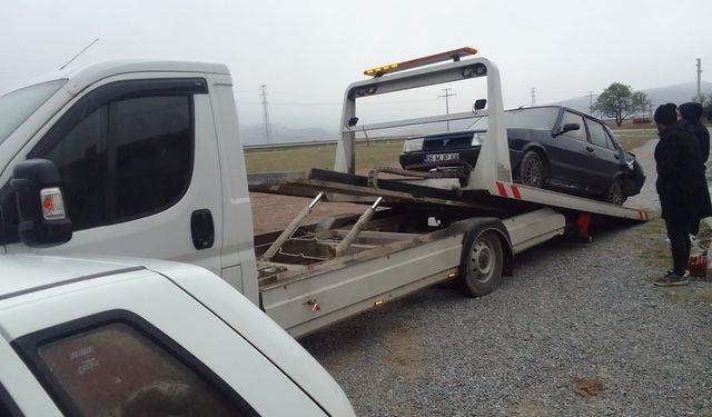 Emirdağ'da 2 otomobil çarpıştı: 3 yaralı