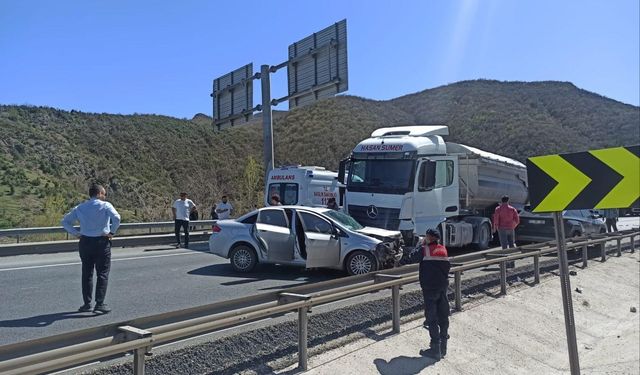 Komşuda üç otomobil ve bir tır birbirine girdi: 1 yaralı