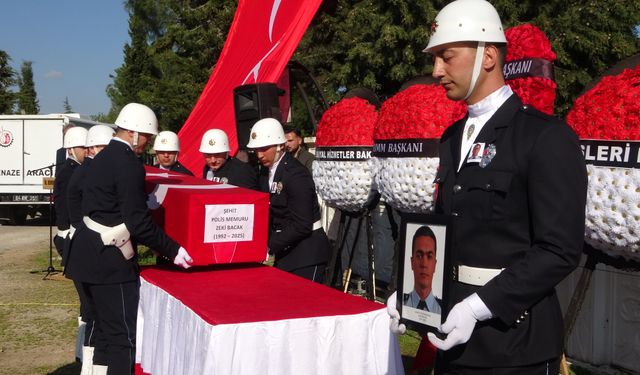 Şehit Polis Memuru Zeki Bacak, gözyaşları içinde son yolculuğuna uğurlandı