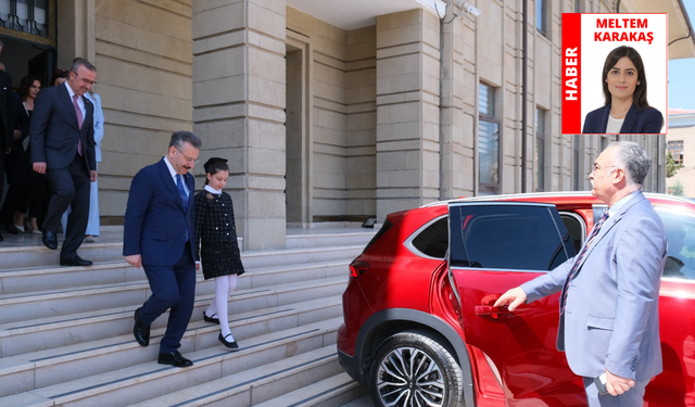 Eskişehir Valisi Aksoy Togg’a binmek isteyen minik öğrenciyi geri çevirmedi