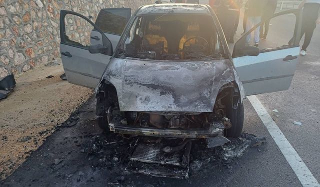 Eskişehir'in komşusunda seyir halindeki otomobil alev aldı