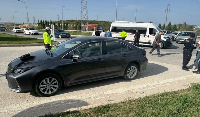 Komşuda motorlu bisiklet ile otomobil çarpıştı, 1 yaralı