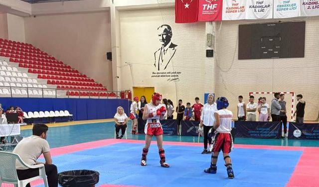 Eskişehir'de kick boks heyecanı başladı