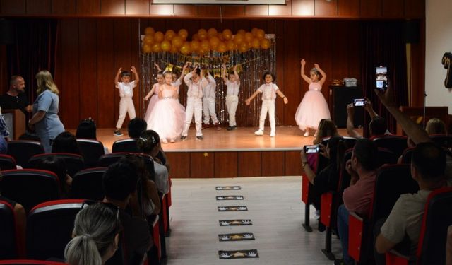 Anadolu Üniversitesi'nde kreş ve gündüz bakımevi öğrencileri mezun oldu