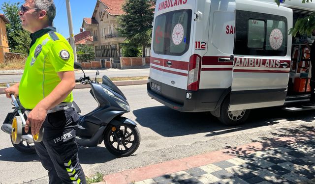 Kütahya'da motosiklet ile bisiklet çarpıştı: 3 yaralı