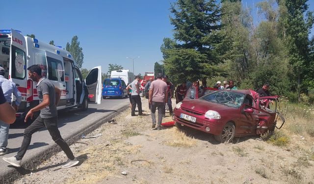 Eskişehir'in komşusunda tır ve otomobil çarpıştı: 1 ölü, 5 yaralı