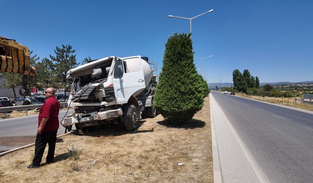 Komşuda mikser tıra çarptı: 1 yaralı