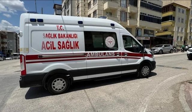 Komşuda motosiklet ve otomobil birbirine girdi! 1 yaralı