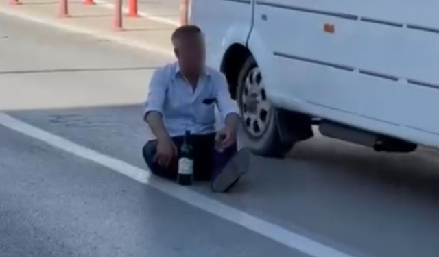 Komşuda tehlike dolu anlar: Yolun ortasına oturdu...