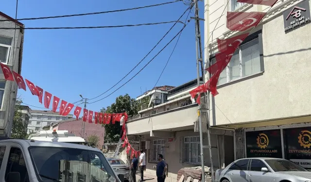Baba ocağı bayraklarla donatıldı: Şehidin cenazesi son yolculuğuna uğurlanacak