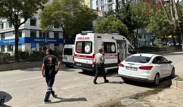 Komşuda kontrolünü kaybeden sürücü kazaya sebep oldu: 2 yaralı