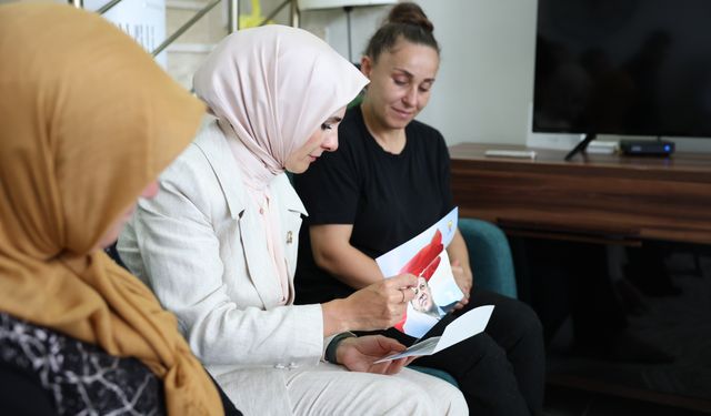 Bakan Göktaş, Cumhurbaşkanı Erdoğan'ın "Terörsüz Türkiye" mektubunu şehit ailesine ulaştırdı