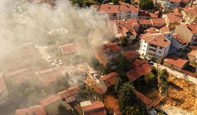 Komşuda müstakil evde çıkan yangın ekipler tarafından söndürüldü