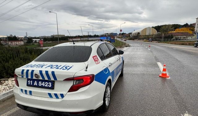 Komşuda otomobiller birbirine girdi: 2 yaralı