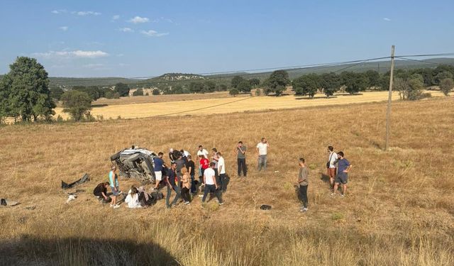 Komşuda otomobil tarlaya uçtu: 5 yaralı