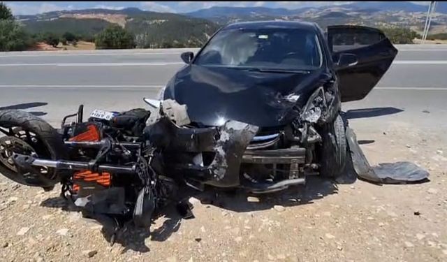 Komşuda otomobil ve motosiklet çarpıştı: 1 yaralı