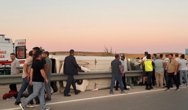 Komşuda otomobille midibüs çarpıştı: 10 yaralı