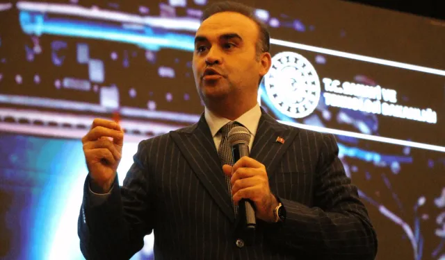 Bakan Kacır 4 bronz madalya kazanan gençleri tebrik etti