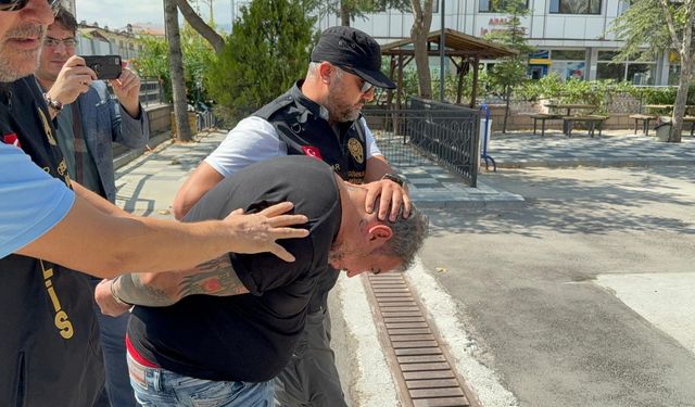 Afyonkarahisar valisi hakkında hakaret paylaşımı yapan şahıs Antalya’da yakalandı