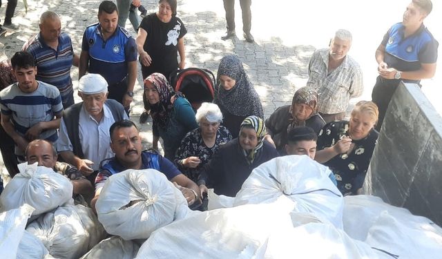 Eskişehir'in komşusunda ücretsiz 30 ton patates dağıtıldı