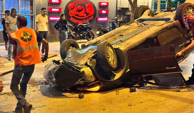 Komşuda orta refüje çarpan otomobil takla attı: 1 yaralı