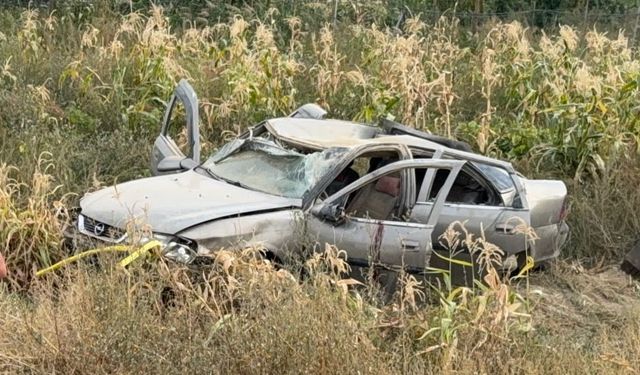 Komşuda kontrolden çıkan otomobil hurdaya döndü: 2 yaralı