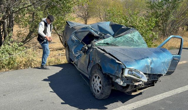 Komşuda takla atan otomobil kağıt gibi ezildi
