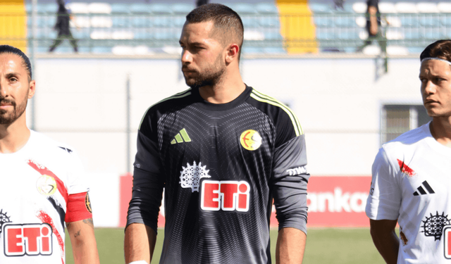 Alkışlar file bekçisine