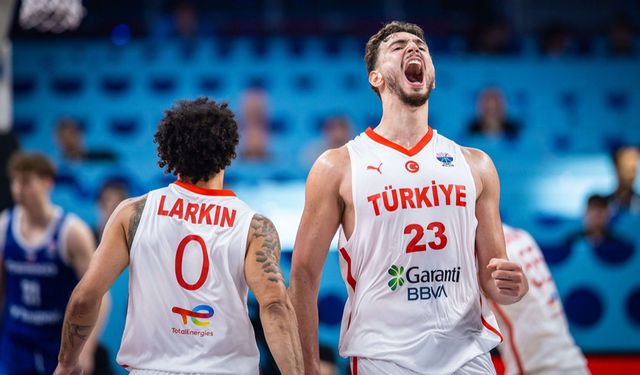 12 dev adam Yunanistan'ı devirdi! 24 yıl sonra EuroBasket'te finale yükseldik